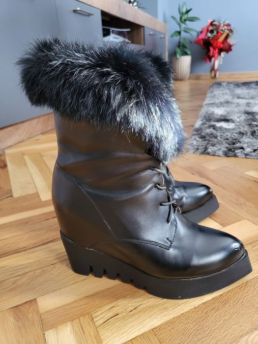 Дамски зимни боти.