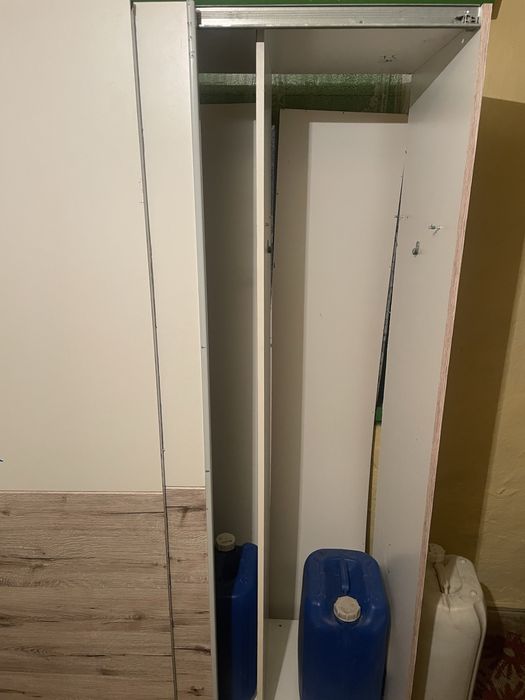 Dulap cu usi culisante