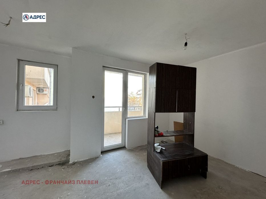 Продава се Тристаен апартамент в Плевен, 9-ти квартал - 84 кв.м за 911 €/кв.м - Снимка #3