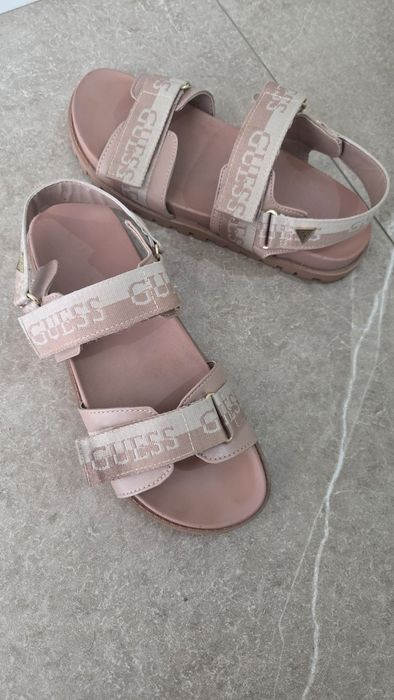 Сандали Guess ,бежови