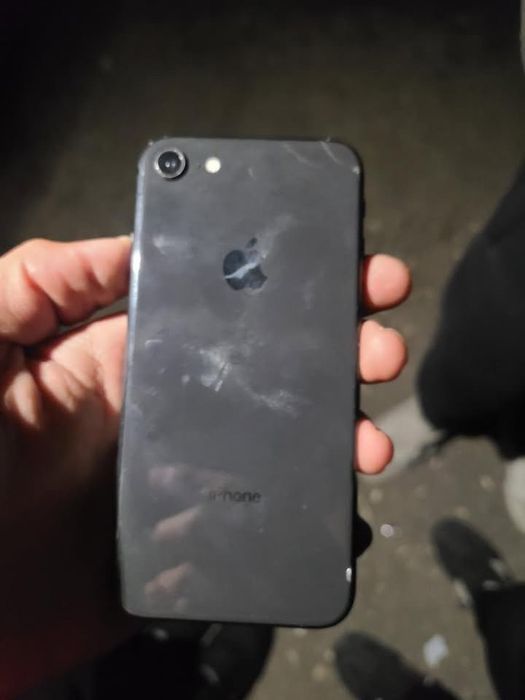 Iphone 8 narx 550 000ming yana kelishamiz