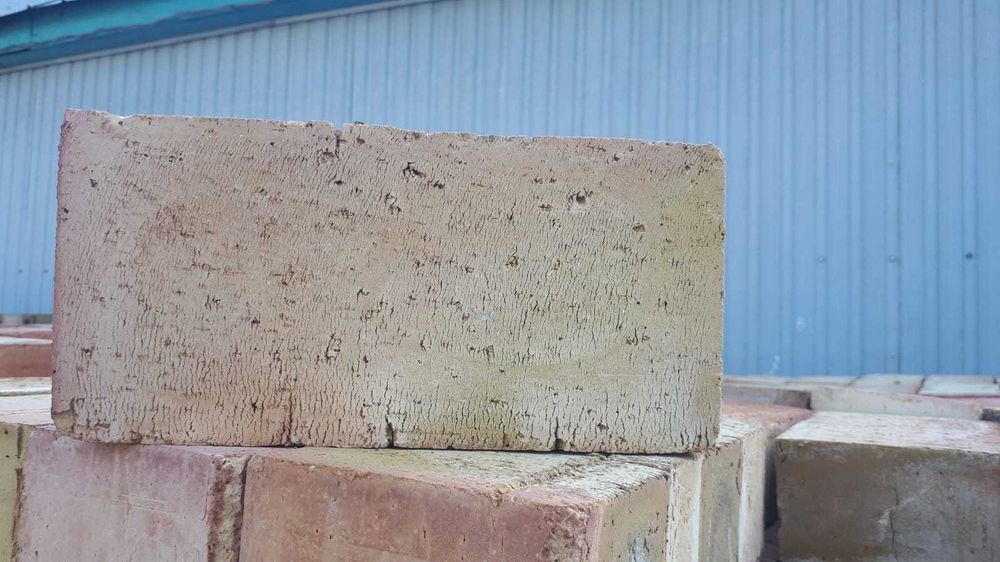 Огнеупорные и обычные кирпичи