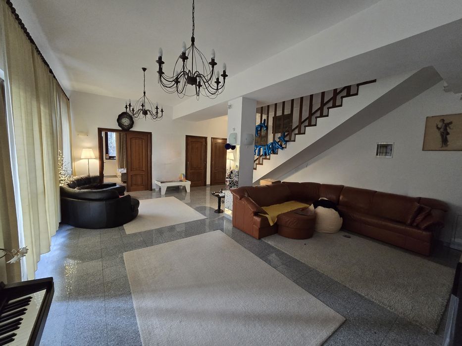 Clădire Comercială / Sediu Firmă de Vânzare – Bucureștii Noi, Sector 1