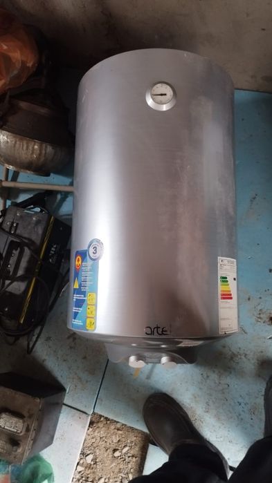 Продам Бойлеры Ariston и Artel
