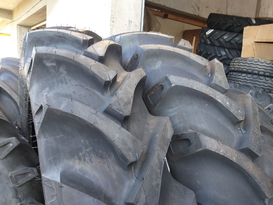 Cauciucuri noi 14.00-38 BKT 8 pliuri garantie 2 ani u650 spate tractor