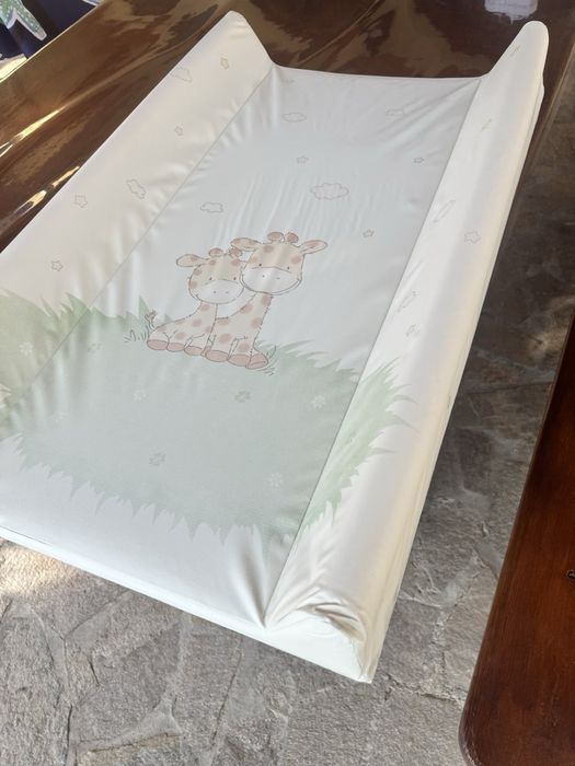 Подложка за повиване с твърда основа Lorelli - Жълта/зелена, с жирафчета, 50 х 71 cm