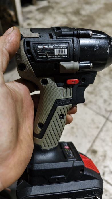 Гайковёрт аккумуляторный