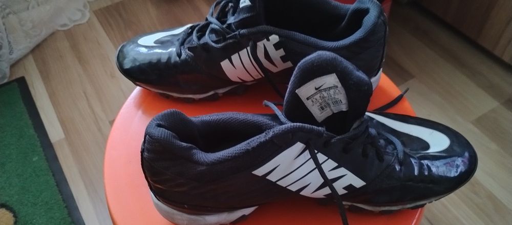 Продавам бутонки NIKE