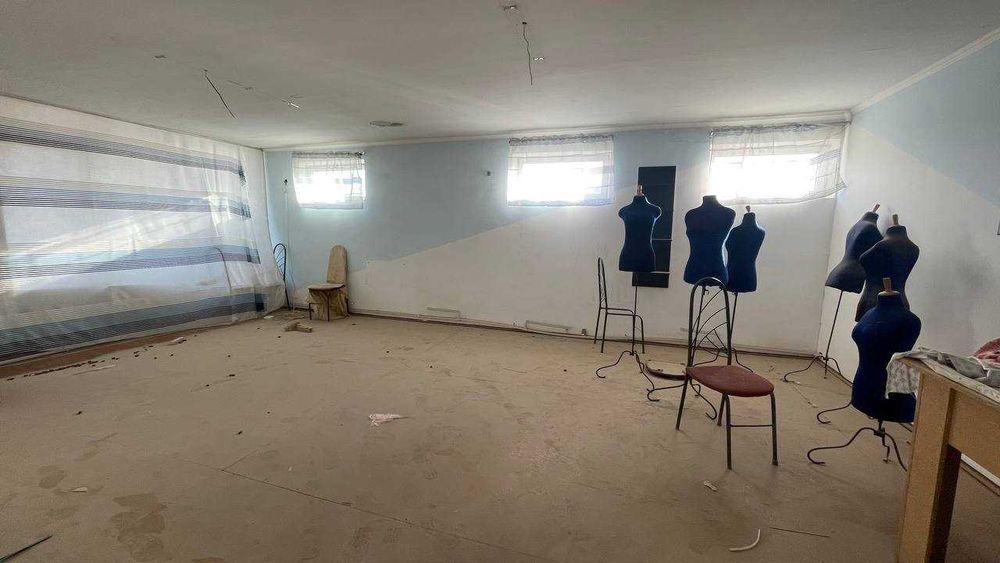 Xójai jahon yonida 3 qavatli bino sotiladi yoki uzoq muddatli ijaraga.