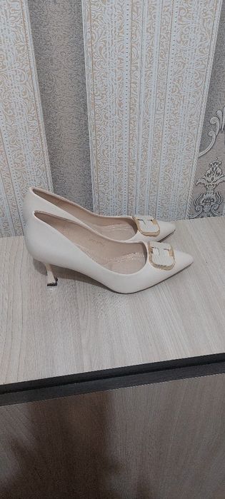 продам женские туфли