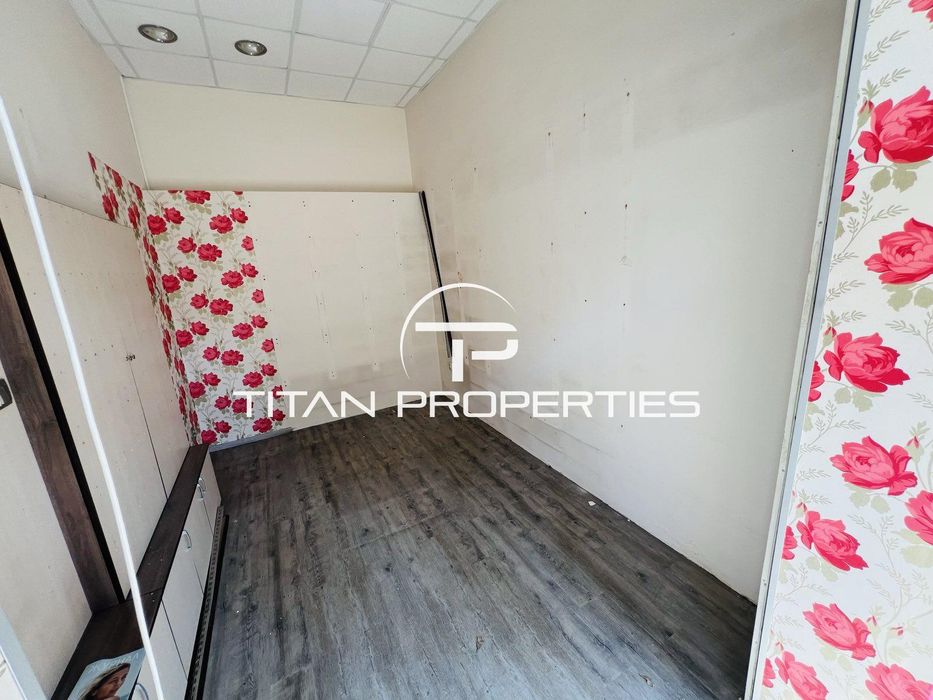 Дава се под наем Магазин в Бургас, Център - 12 кв.м за 275.4 € - Снимка #1