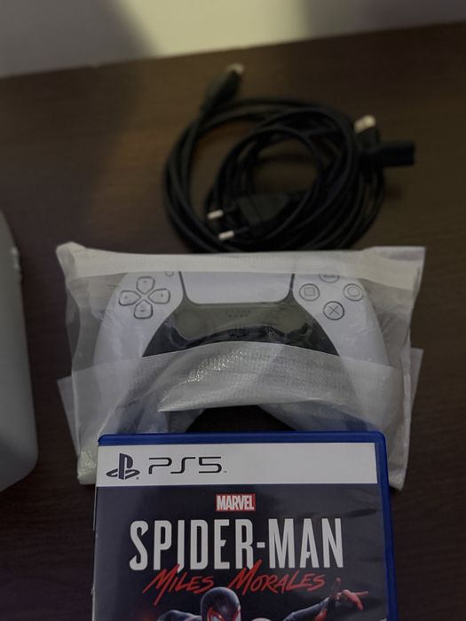 Play Station 5 varianta cu Disk 1 TB  plus Spider Man