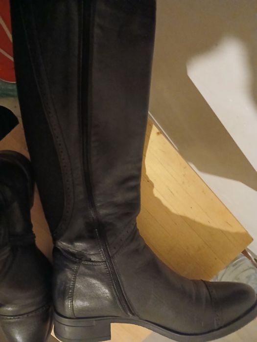 Дамски кожени ботуши