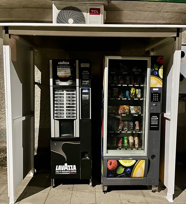 Вендинг център-две работещи машини плюс навес