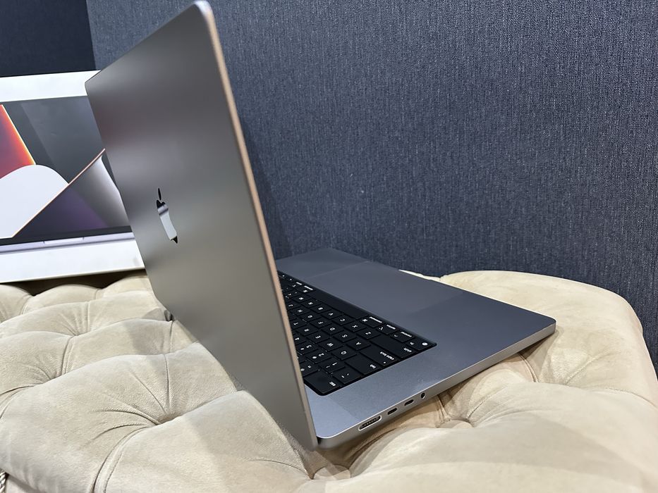 * Apple MacBook Pro 16 A2485 с чипом Apple M1 MAX в идеальном состояни