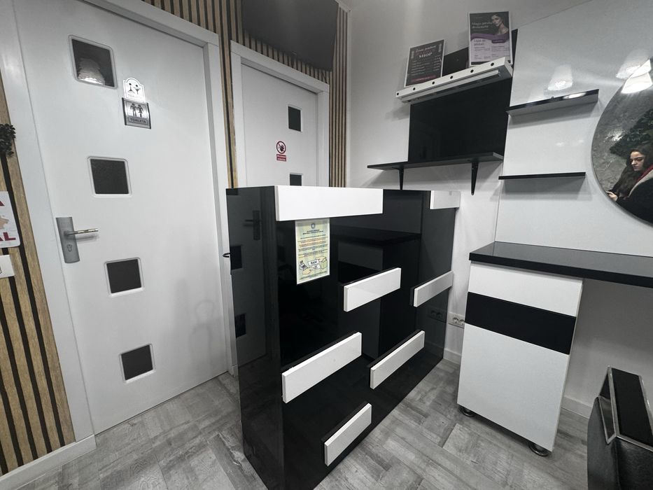 Vând mobilă pentru salon