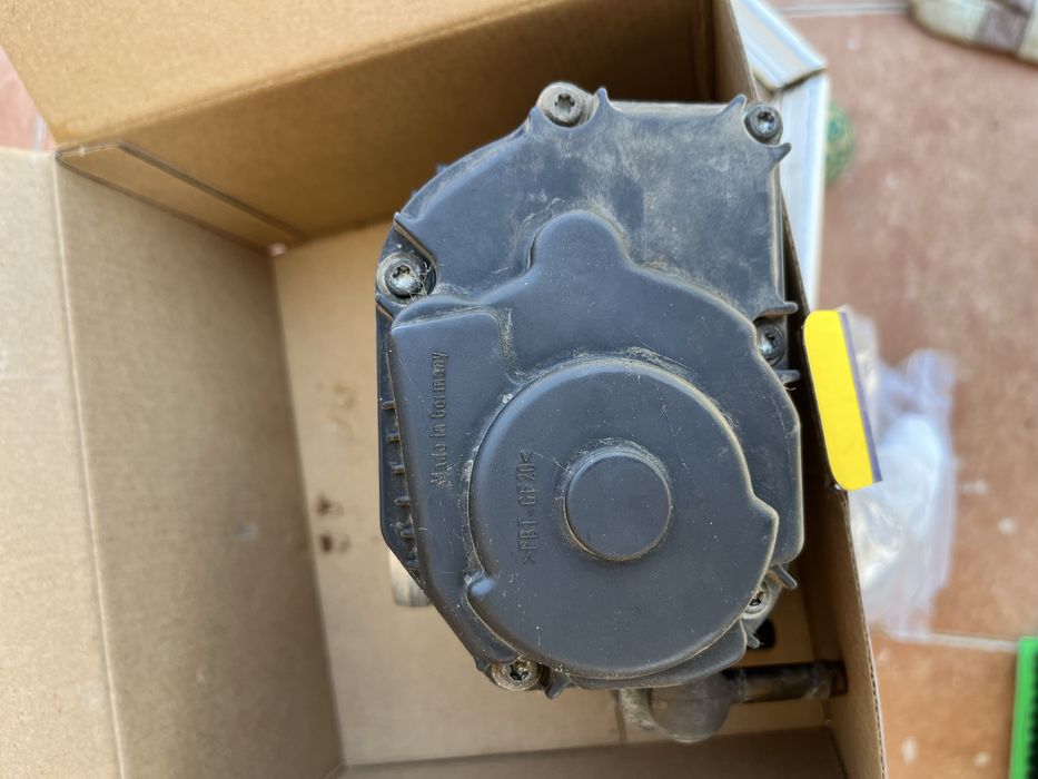 Дроселова клапа и дебитомер VW Golf 3 1.6 AFT