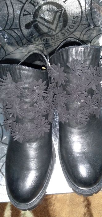 Сапожки женские .