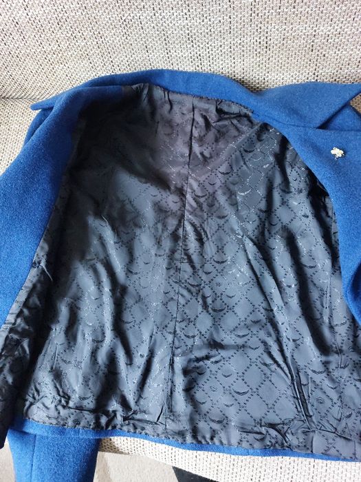 Redus! Taior nou foarte frumos, stofa lana si casmir, captusit