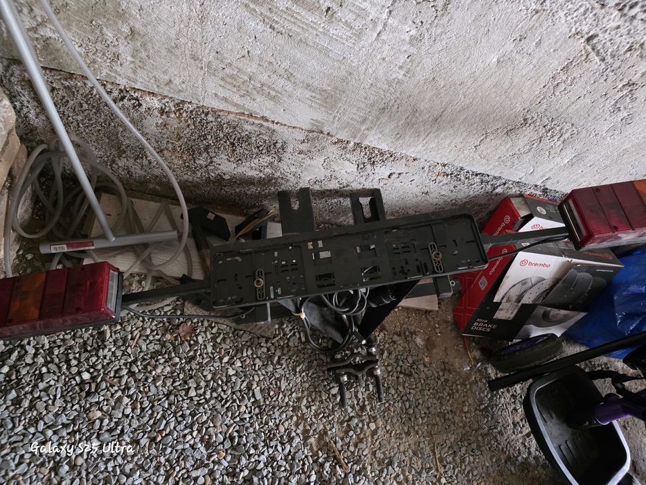 Vând suport biciclete