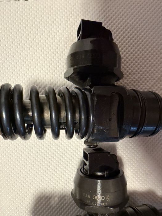 Vând injectoare 1.9 BKC – 038 130 073 AG