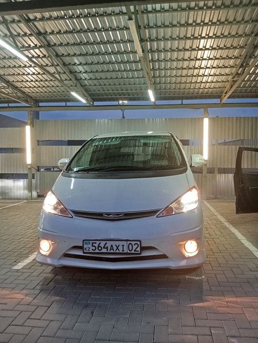 Toyota Estima 2005 год