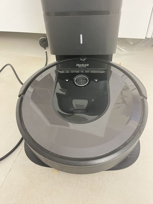 iRobot Roomba i7+ cu stație automata de golire