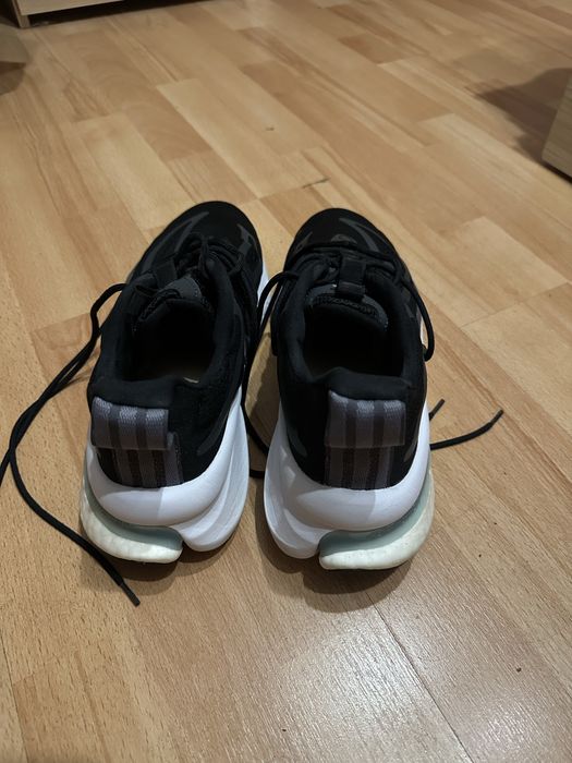 Обувки adidas номер 45