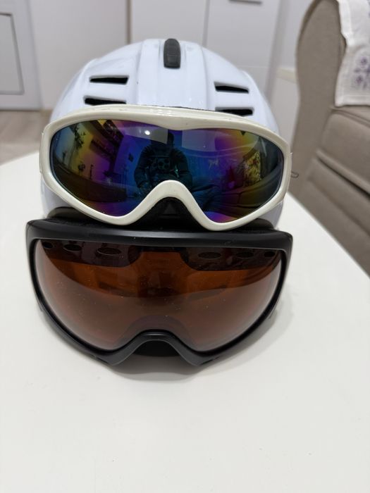 Casca de ski cu ochelari