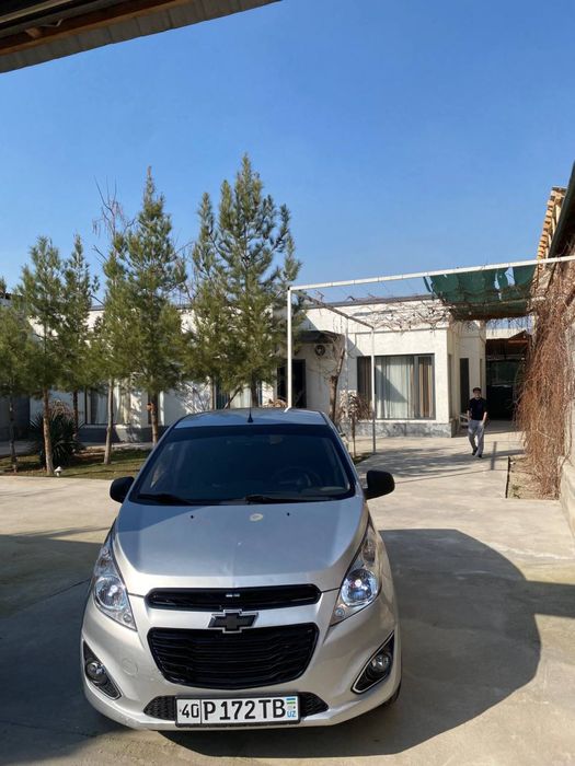 Автомобиль сотилади