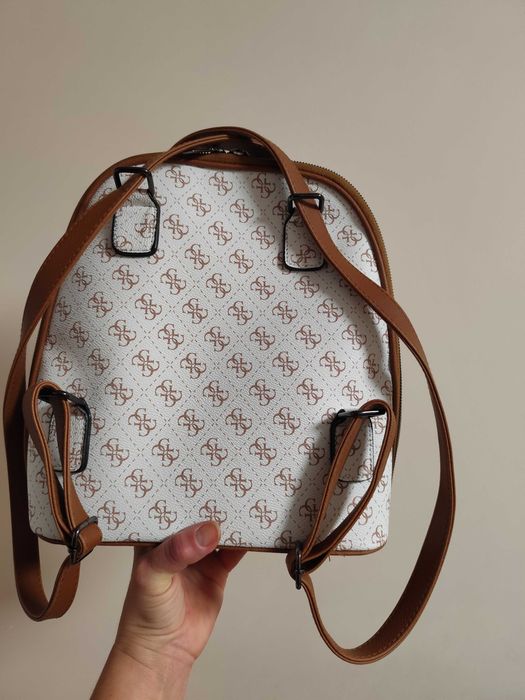 Нова дамска раница - чанта