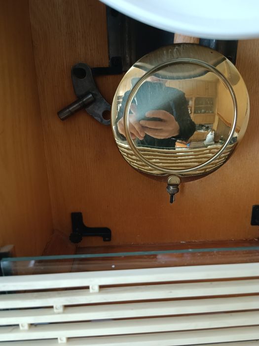 Стенен часовник Янтар