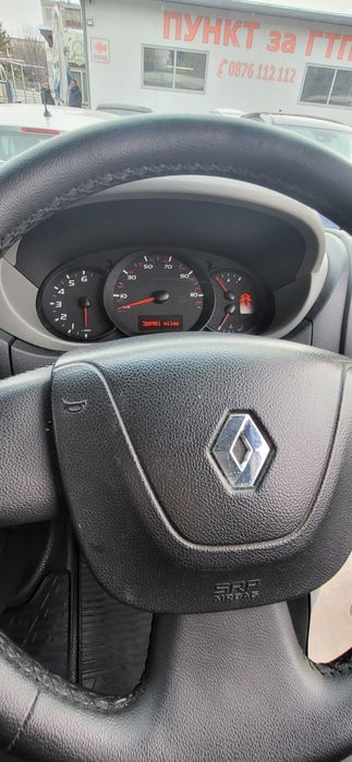 Продавам Бус Рено Мастър 2013г.Десен волан 2.3дизел 101к.с
2.3дизел 10