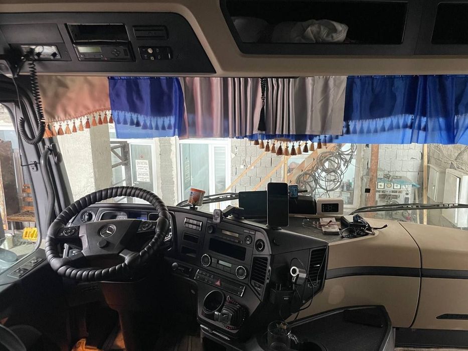 Mercedes Actros 1845 + SCHMITZ Реф Сотилади