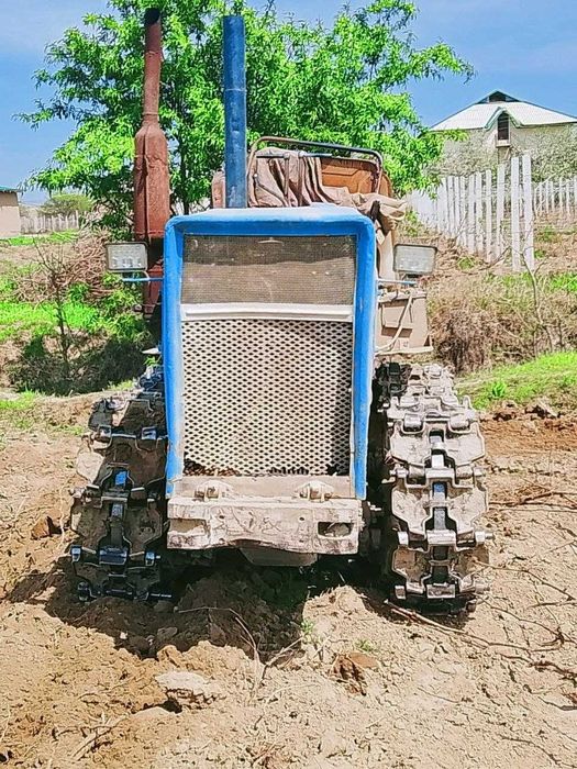 КД-35 gusenichniy traktor + plug