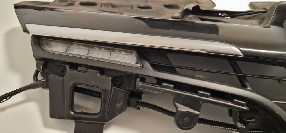 Grila Bara Fata Renault Clio 4 cu Lumini de zi