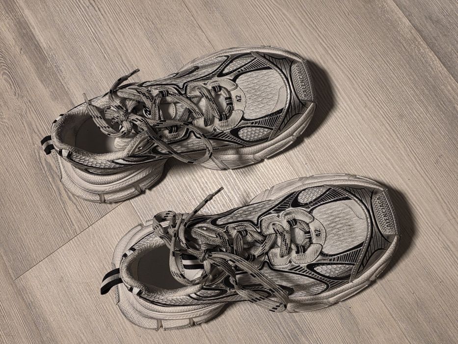 Vand adidasi Balenciaga noi