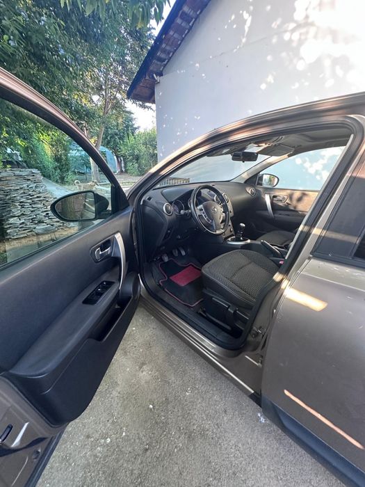Vand nissan qashqai 2.0 benzina