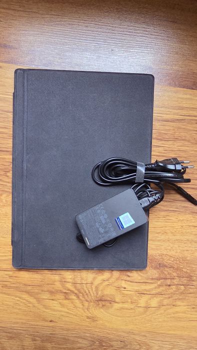 Tableta Microsoft Surface Pro 7, Quad Core i5-1035G4, SSD, 12.3 inci 2K, Windows