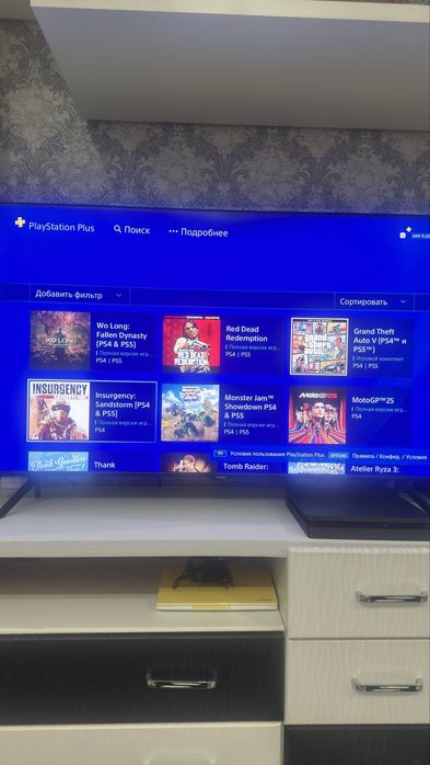 Продам PlayStation 4