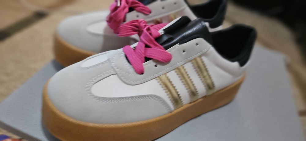 Продам новые кросовки