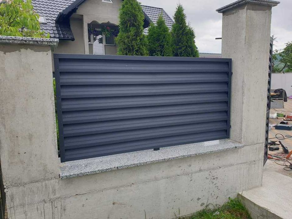 Garduri si porti din sipca metalica, panou stil jaluzele, tabla cutata, plasa bordurata, fier forjat, BCA si alte modele disponibile