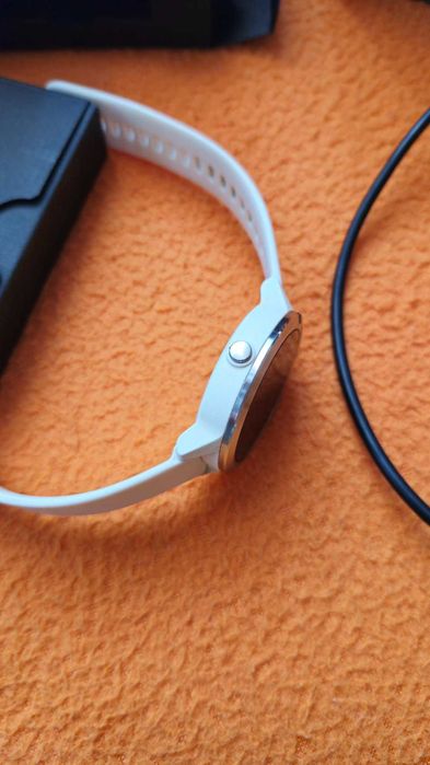 Смарт часовник Garmin Vivoactive 3 бял
