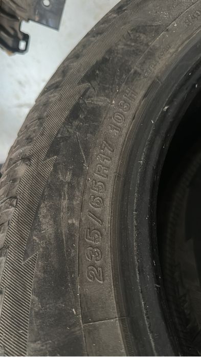 Продам резину всесезонку размер 235/65R17