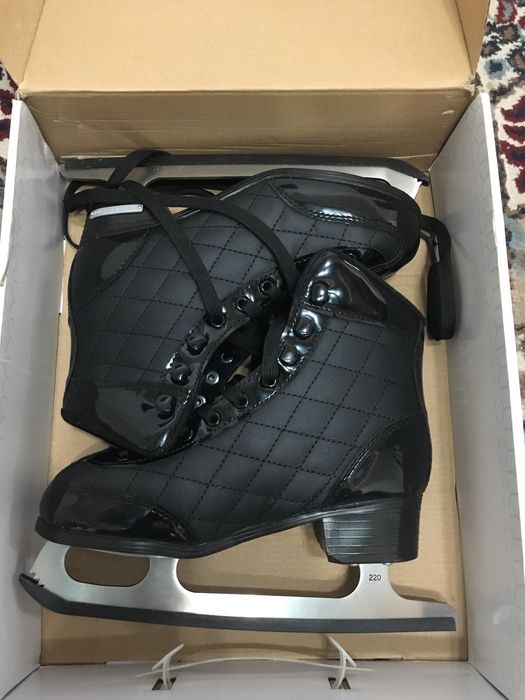 Продам коньки фигурные 35 р