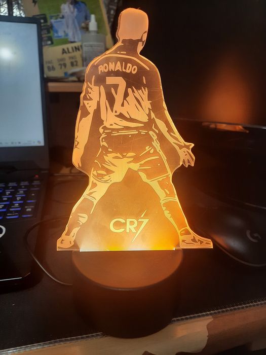 ночник с Роналду