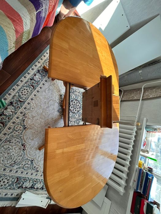 Продаётся стол хорошего качества