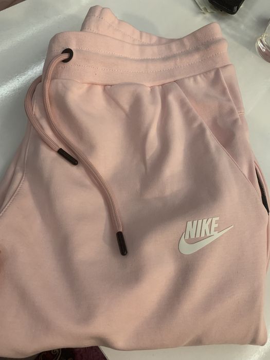 Анцузи Nike размер Л. Нови