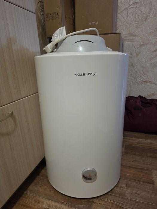 Водонагреватель (титан) Ariston 80 л модель ABS PRO R 80 V