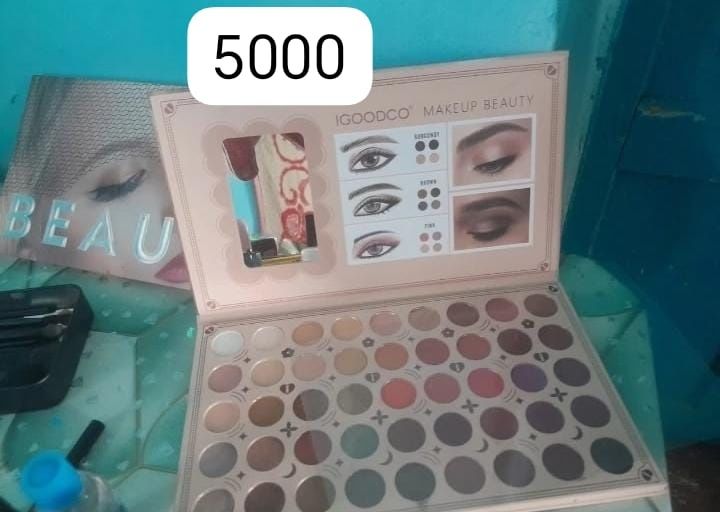 Косметика новая не использовали